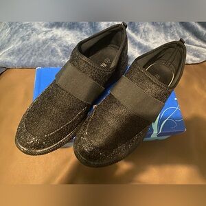 ROUGE HELIUM BALCK SPARKLY SLIPON TENNIS SHOE. WORN ONCE. SIZE 11